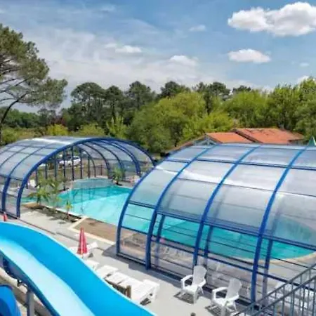 Zecamping 4 Etoiles Familial Animaux Acceptes Familial Piscine Couverte オレイアン