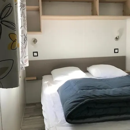 Camping Zecamping 4 Familial Animaux Acceptés Familial Piscine Couverte *