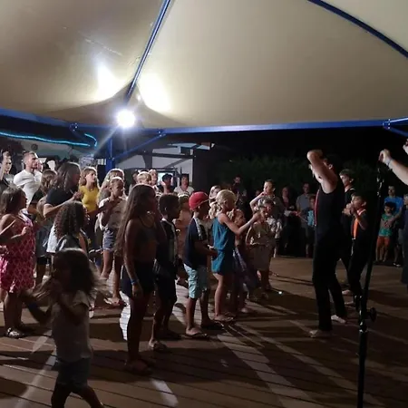 Zecamping 4 Familial Animaux Acceptés Familial Piscine Couverte Camping *