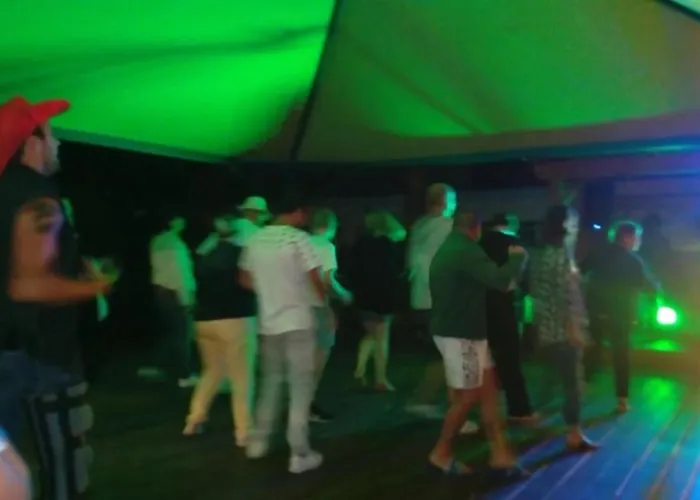 Κάμπινγκ 4 Etoiles - Piscine - Eecaad Aureilhan (Landes)