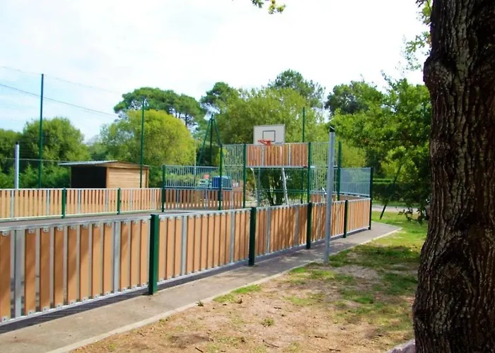 Κάμπινγκ 4 Etoiles - Piscine - Eecaad Aureilhan (Landes)